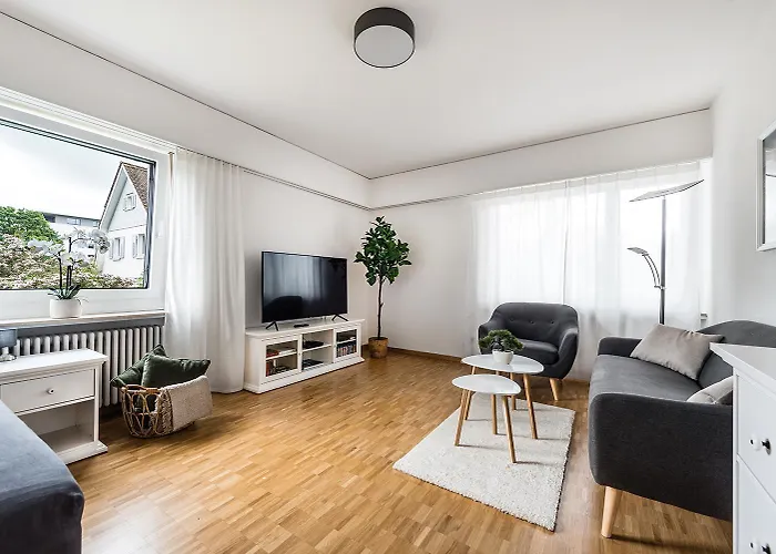 Soho 8 !Lake-Mountain View & Free Parking!