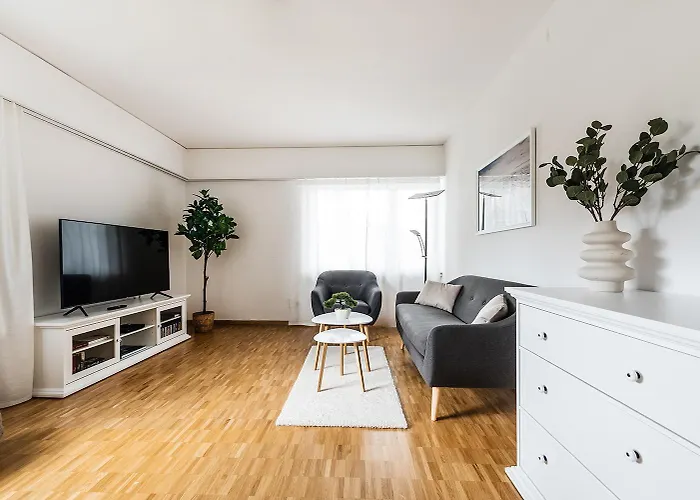 Soho 8 !Lake-Mountain View & Free Parking!
