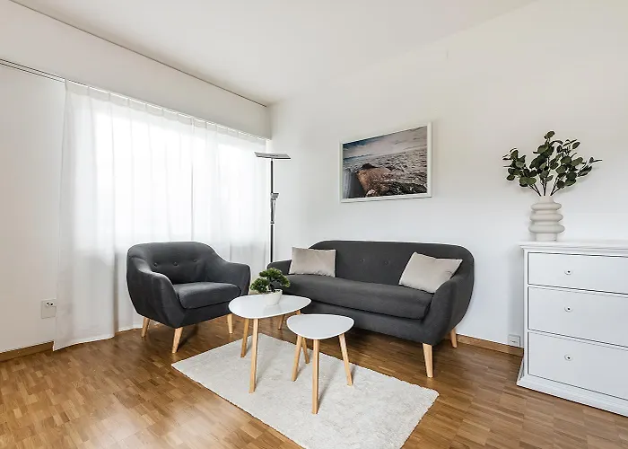 Soho 8 !Lake-Mountain View & Free Parking!