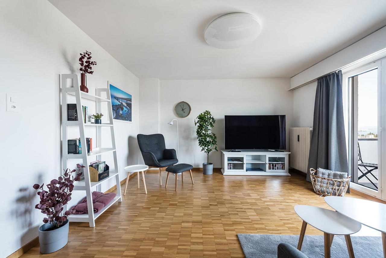 Soho 8 !lake-mountain View & Free Parking!